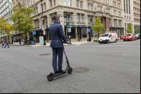 Patinetes elétricos tomaram as ruas de Washington, nos Estados Unidos, em 2018 (Foto: Elvert Barnes/Flickr)