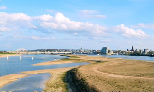 espaço para o rio em Nijmegen, uma grande área alagável que funciona como espaço público